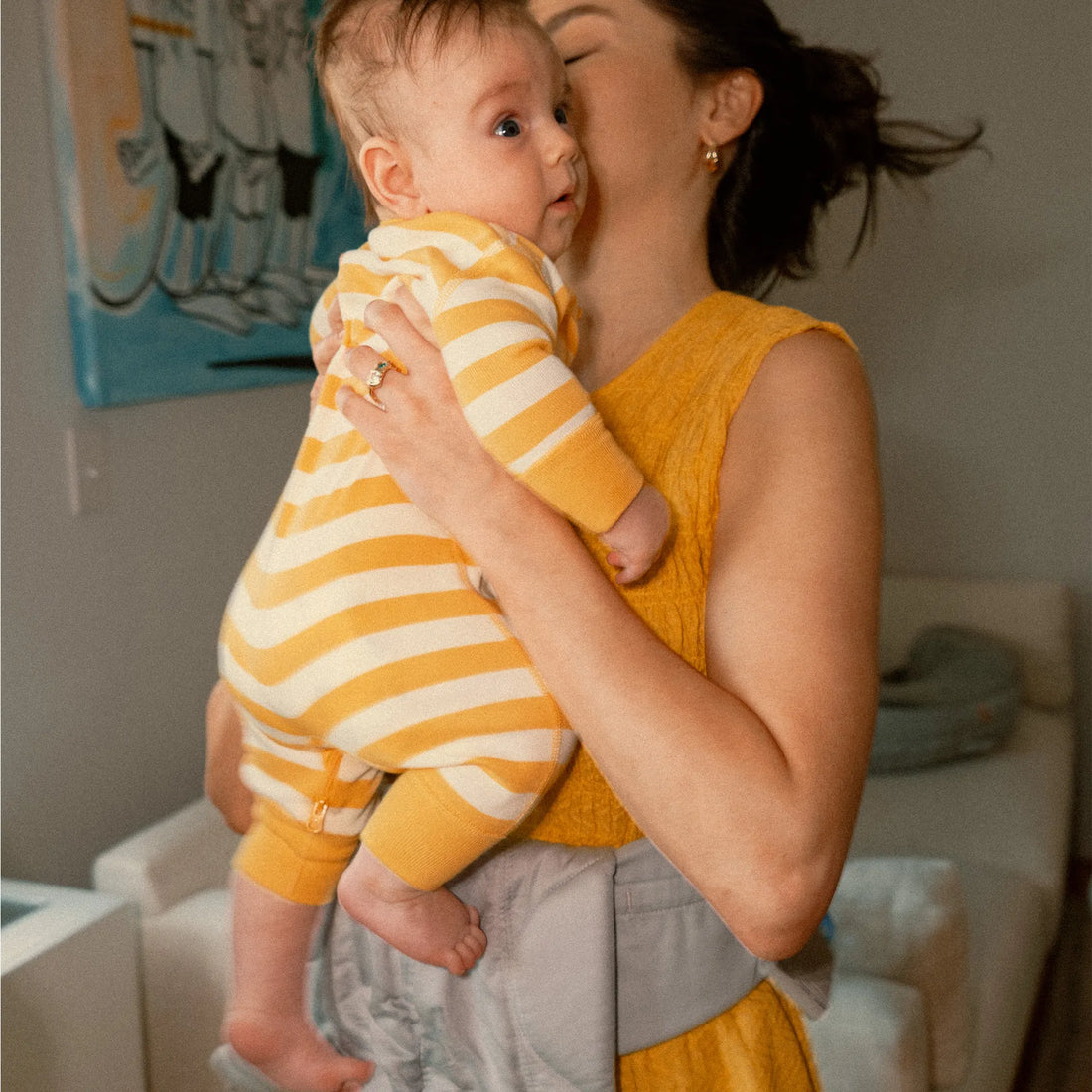 Frau mit Baby im Arm